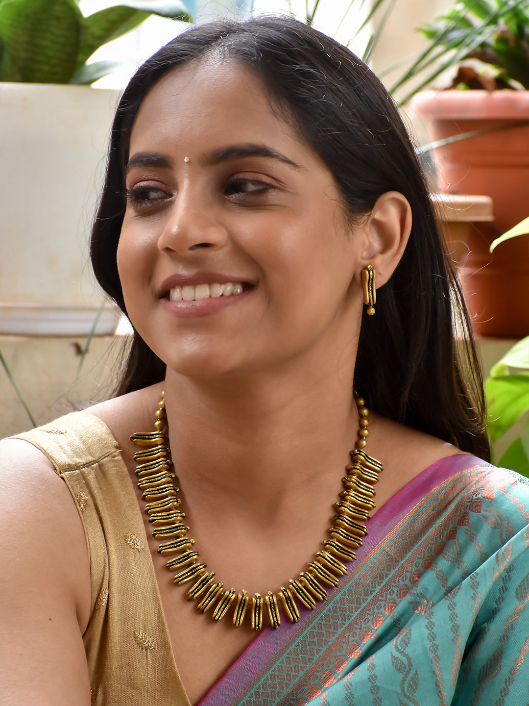 Handcrafted Fringe Design Terracotta Jewellery Set in Antique Gold