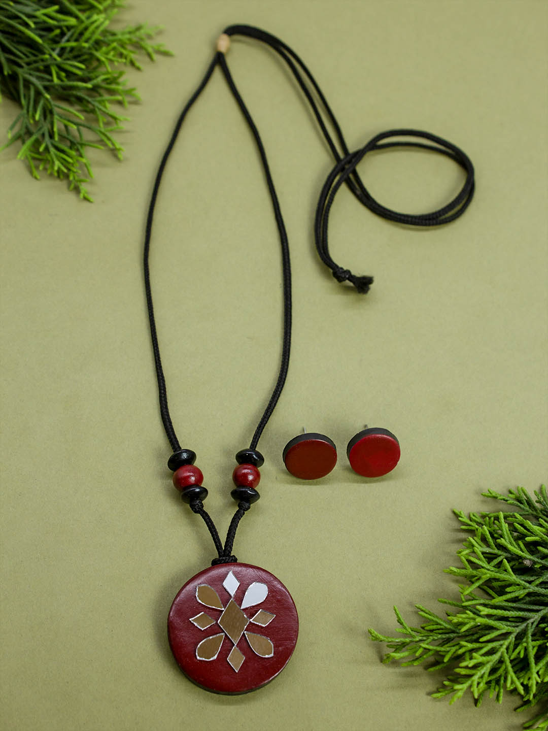 Wine Red Circular Shape Mirror Design Work Minimalistic Handmade Terracotta Necklace Set