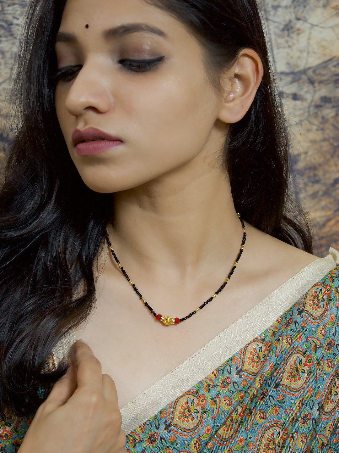 Circular Design Glass Bead Neklace