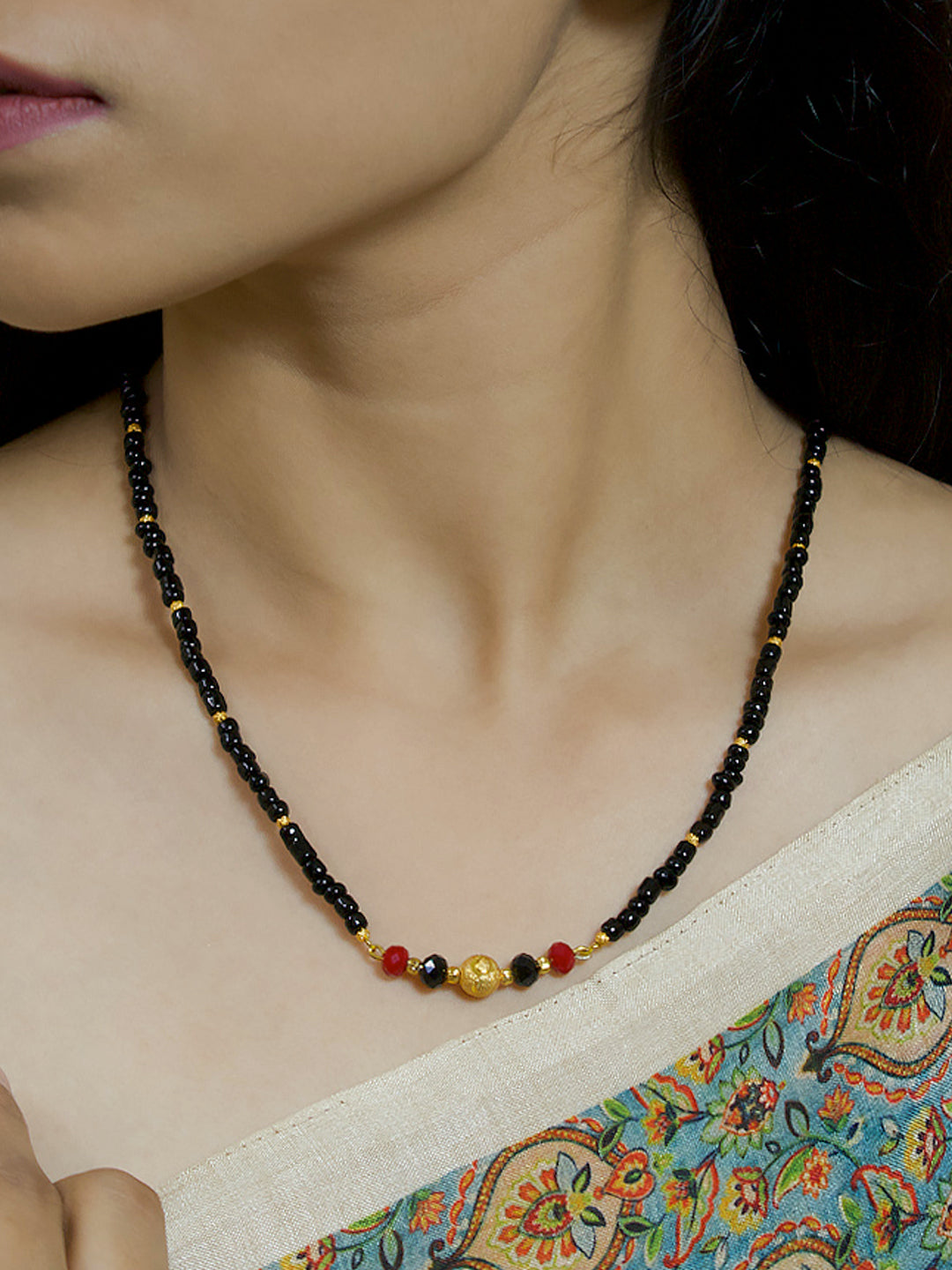 Circular Design Glass Bead Neklace