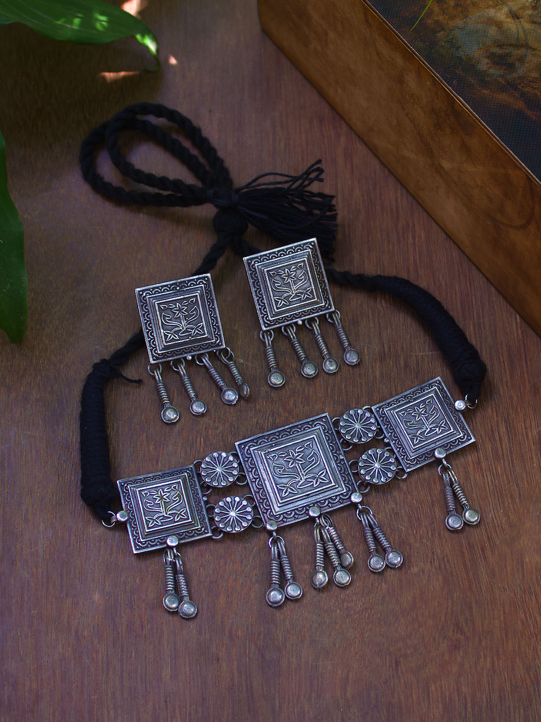 Silver Plated Square Design Green And Pink Color Artificial Stone With Hanging Silver Spike Choker Necklace Set