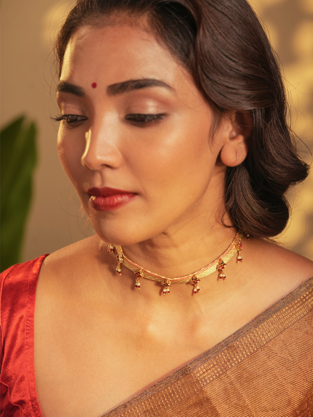 Gold Tone Temple Necklace Set- Broacde pearl choker-off white