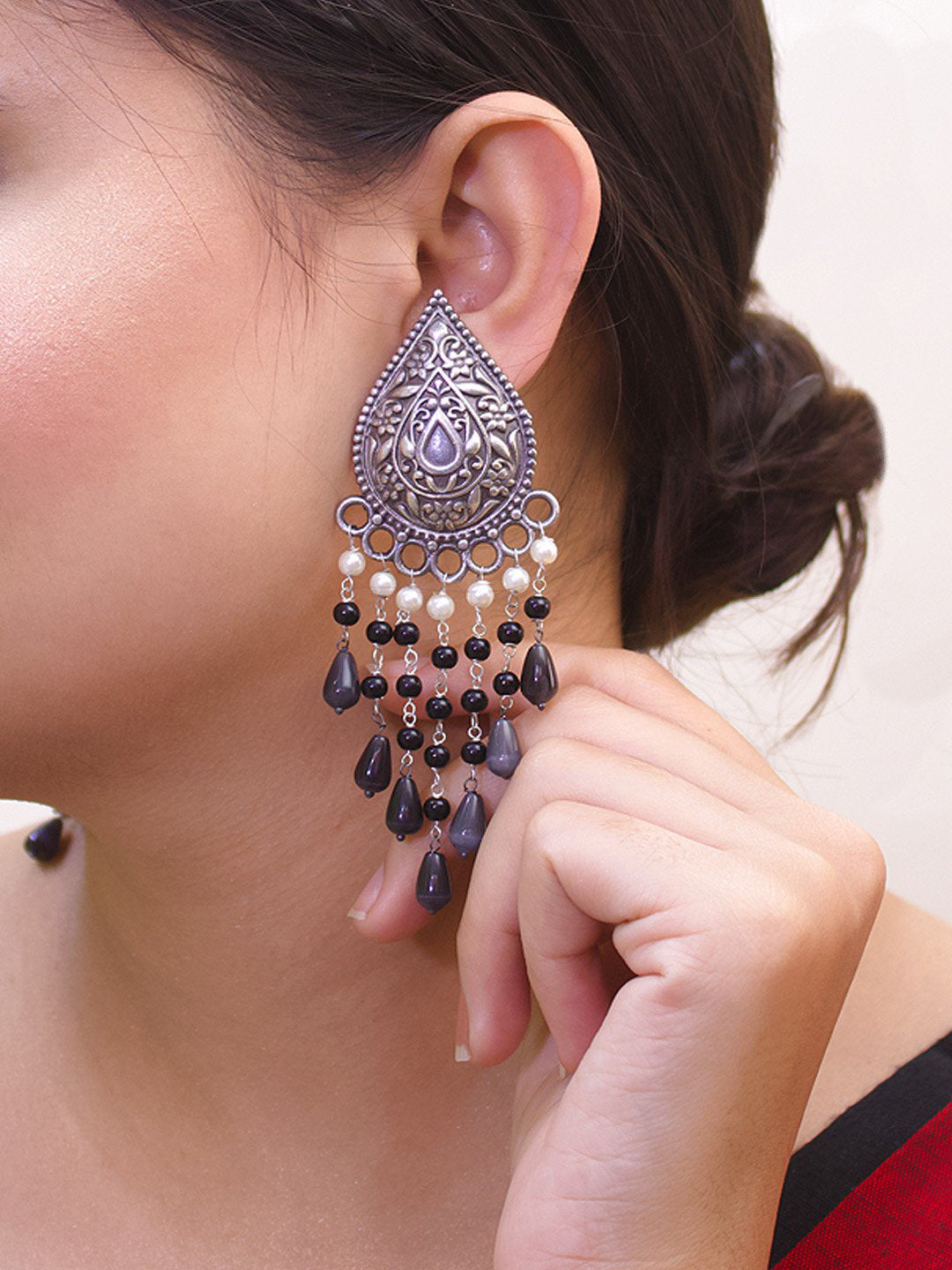 Silver Plated Teardrop Design Black Color Beads With Hanging White Pearls Dangler Earring