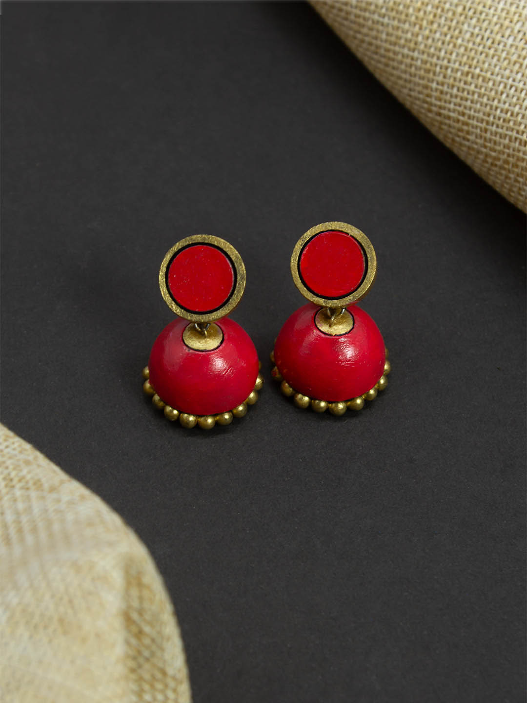 Antique Gold Toned Red Color Circular Shape Terracotta Choker Necklace Set