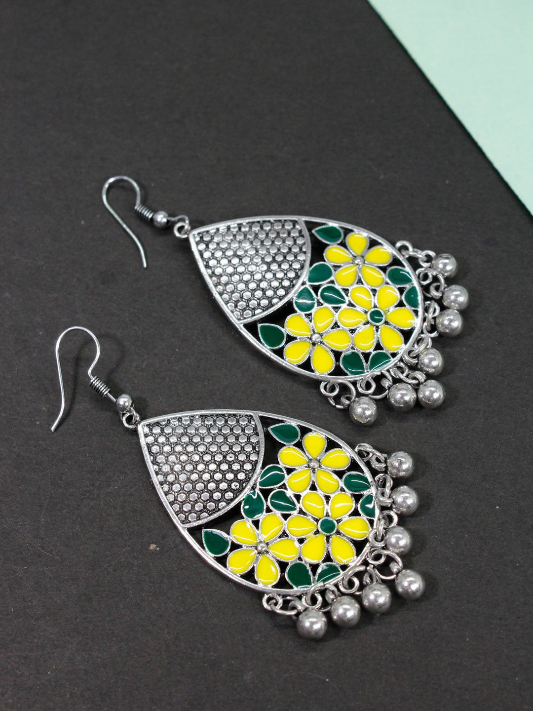 Silver Plated Leaf Design Yellow And Green Color Earring