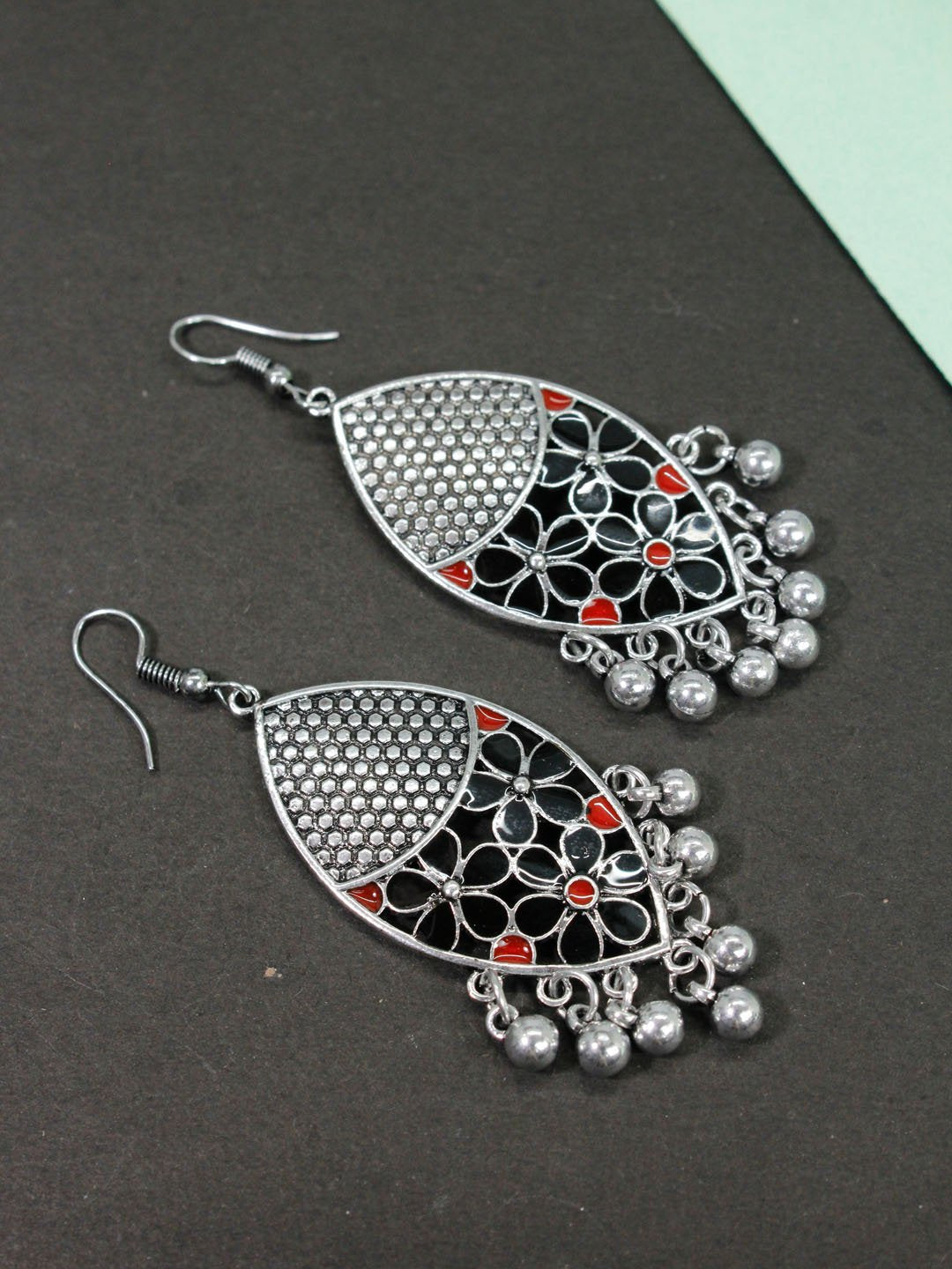 Silver Plated Leaf Design Maroon And Black Color Earring