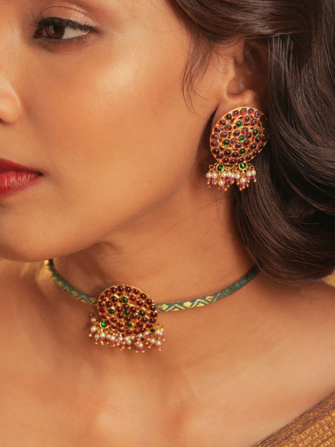 Zarvina — Gold Tone Temple Necklace Set- Jada Billa zari/pearl Choker Yellow