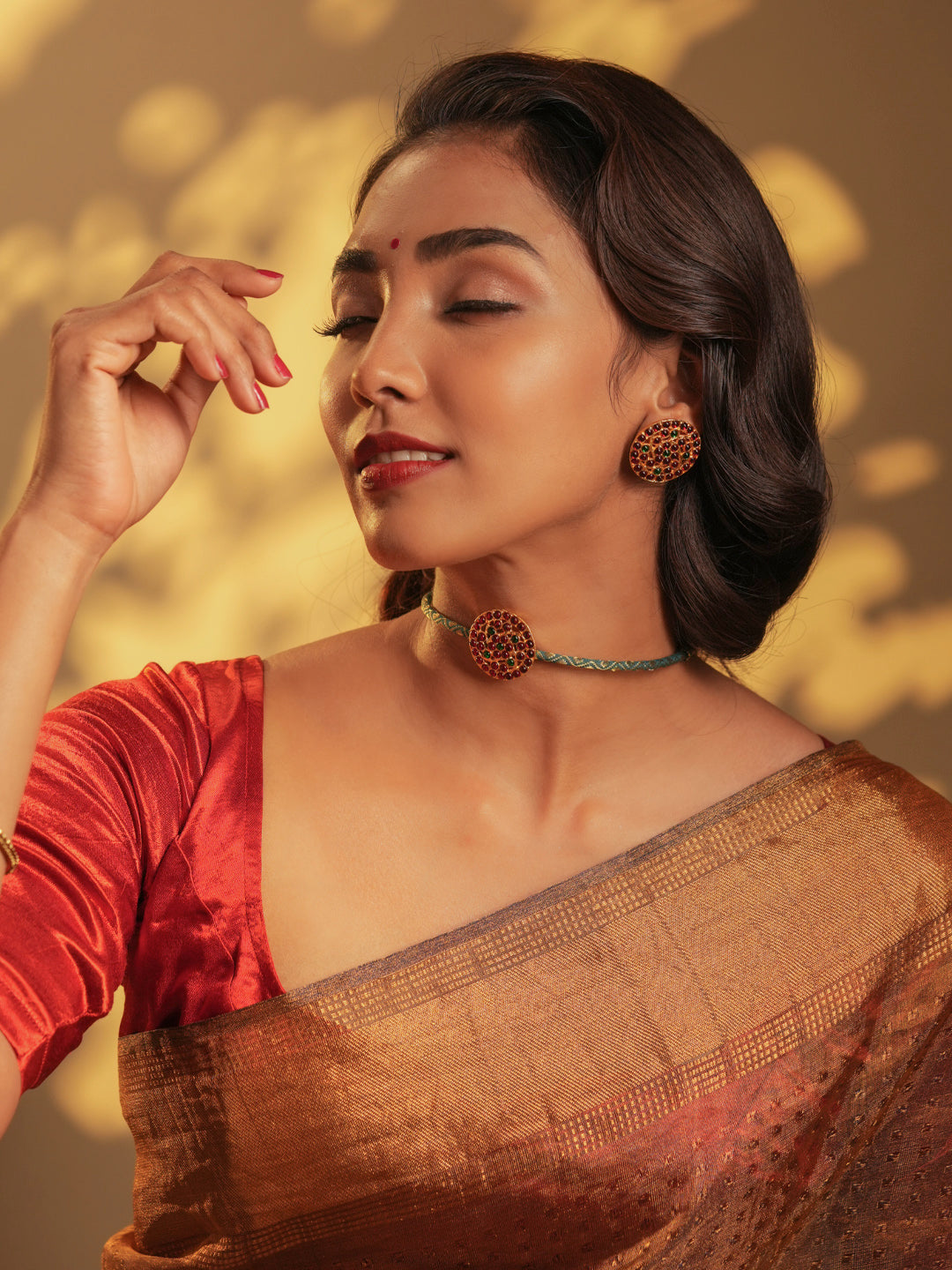 Zarilina — Gold Tone Temple Necklace Set- Jada Billa zari Choker Green