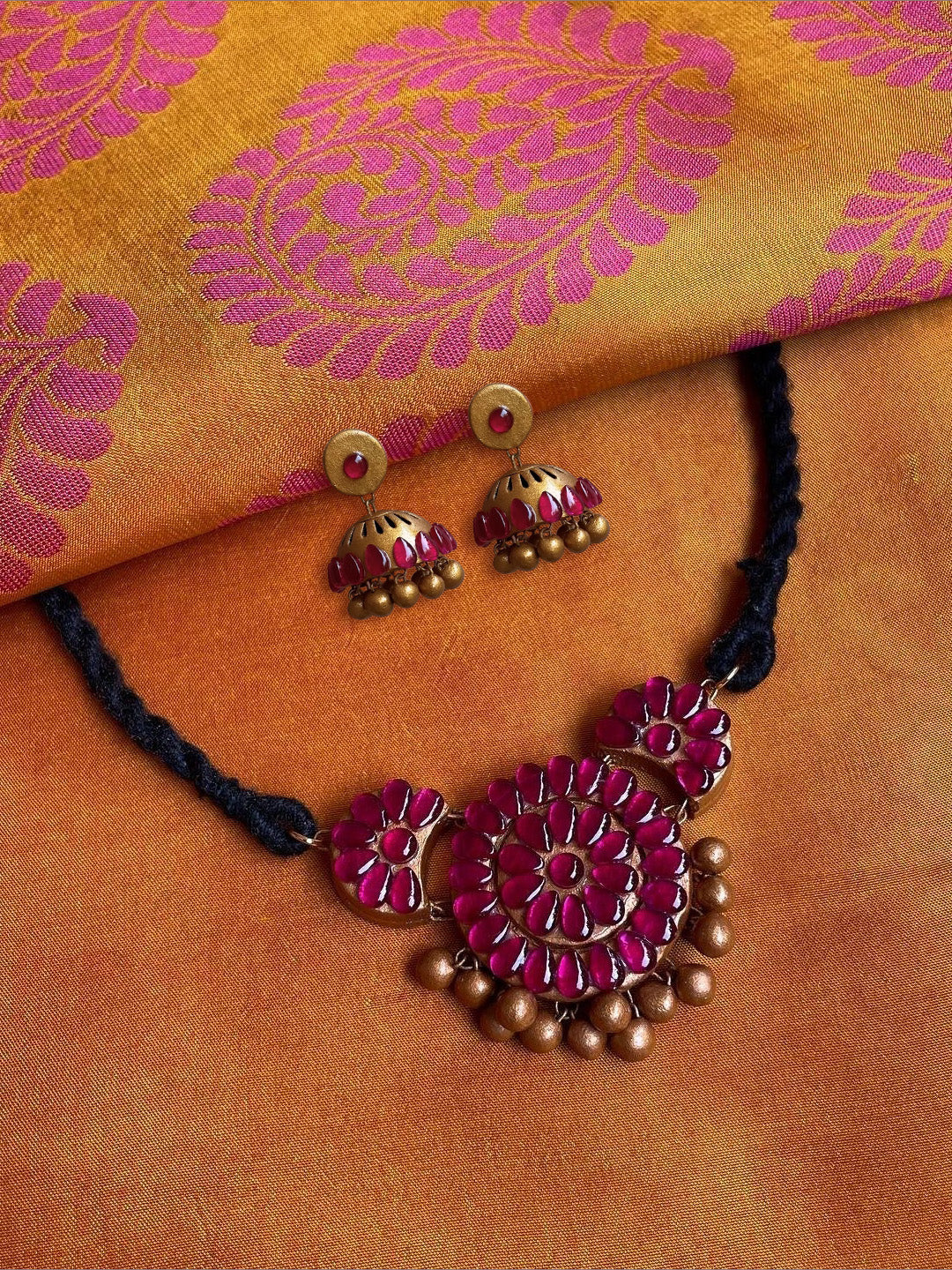 Smritika — Flower Design Hand Painted Finish Terracotta Jewellery Set