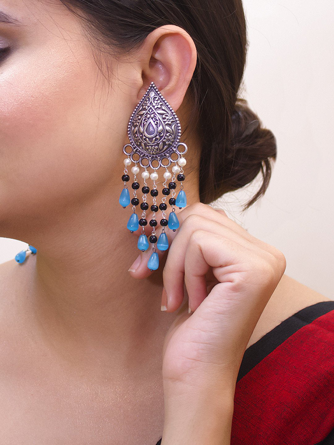 Silver Plated Teardrop Design Black And Blue Color Beads With Hanging White Pearls Dangler Earring