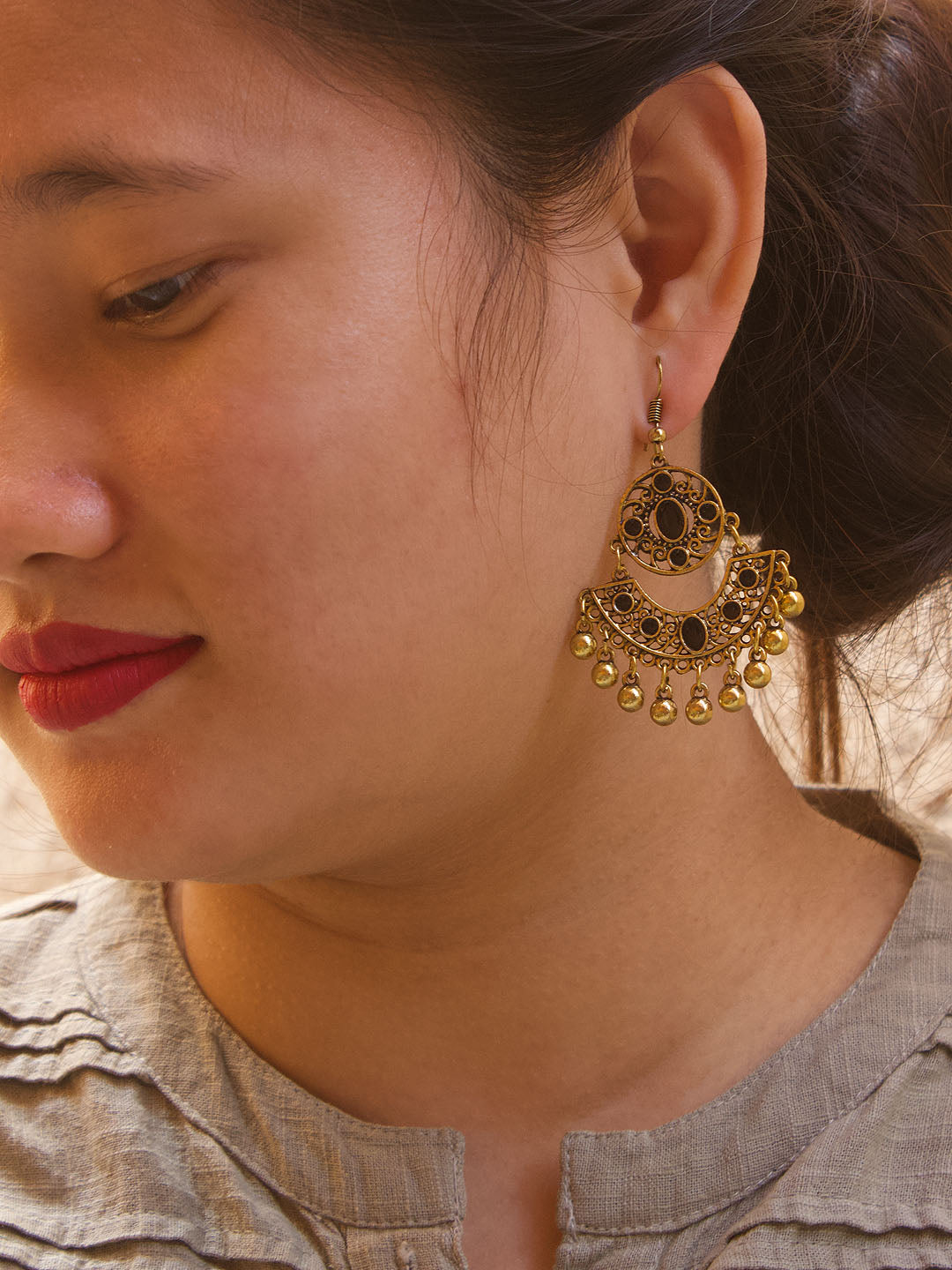 Round Design Black Dangler Afghani Earring