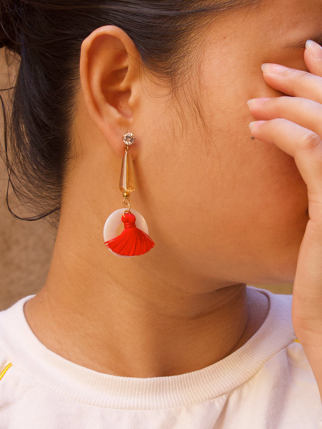 Gold Plating Circle Design Red And White Color Artificial Stone Fabric Tassel Earring