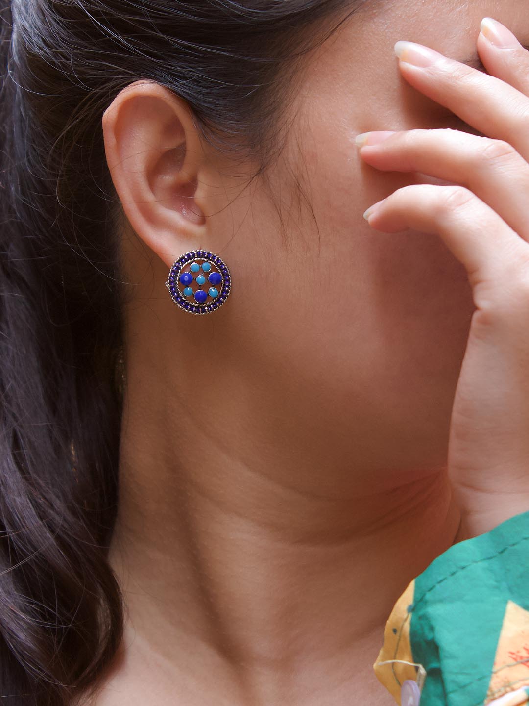 Round Design Blue Stud With Stones Earring