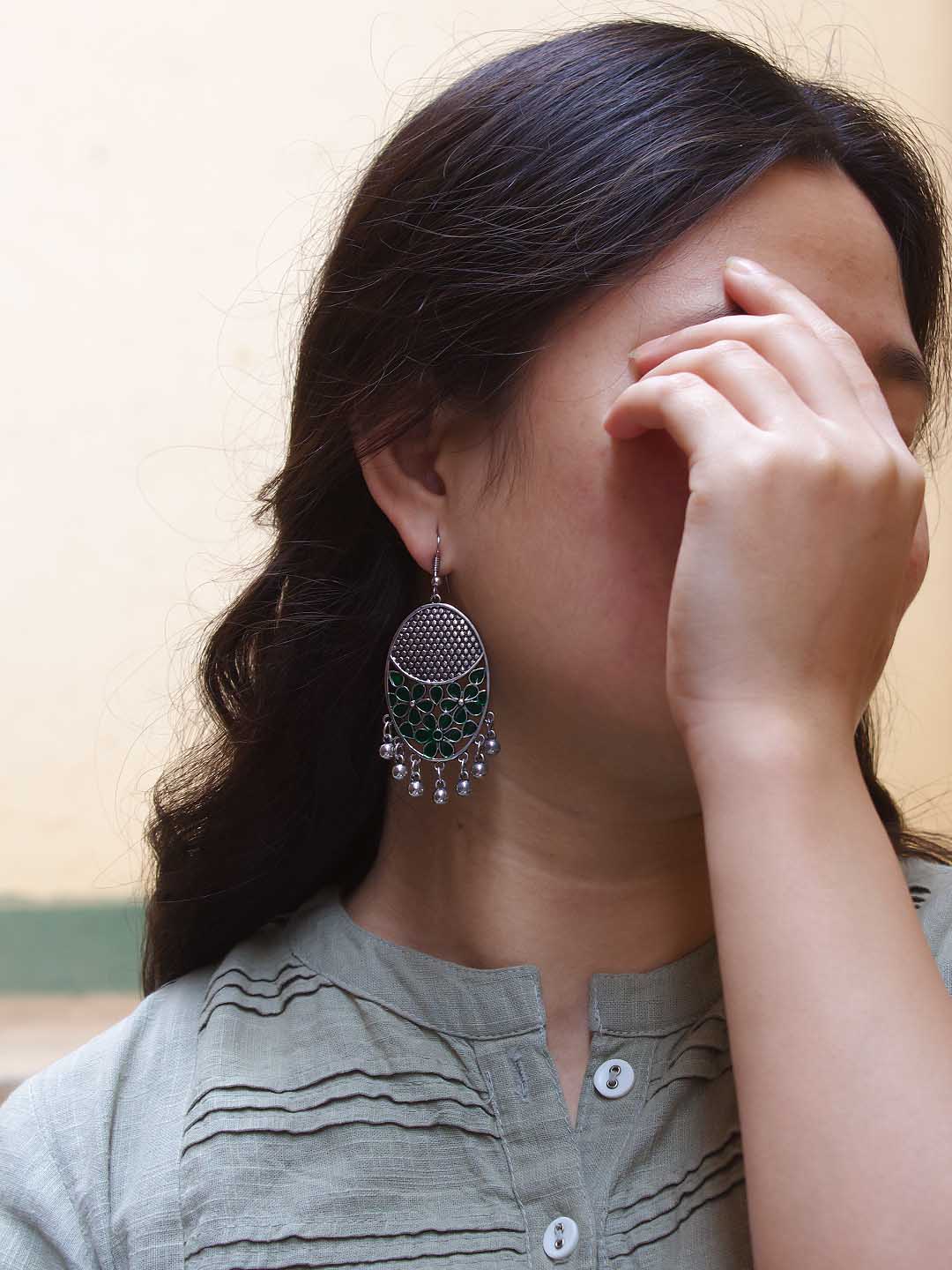 Silver Plated Leaf Design Green Color Earring