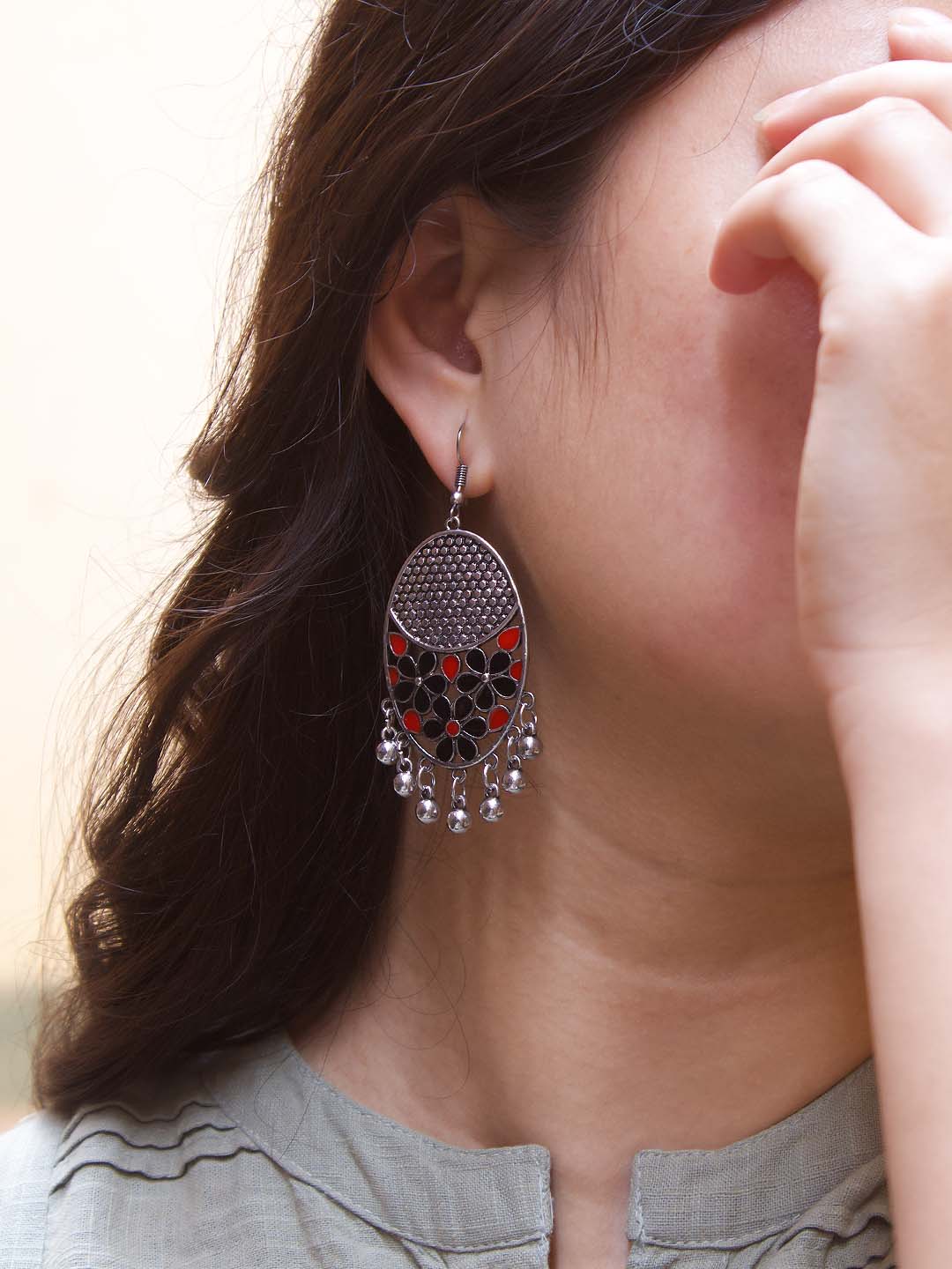 Silver Plated Leaf Design Maroon And Black Color Earring