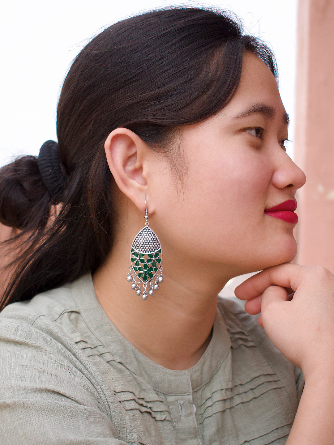 Silver Plated Leaf Design Green Color Earring