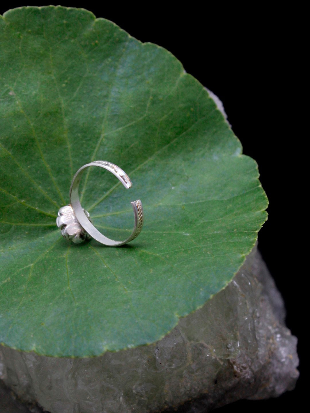 Oxidised Silver Plated Floral Design Adjustable Red Color Toe ring