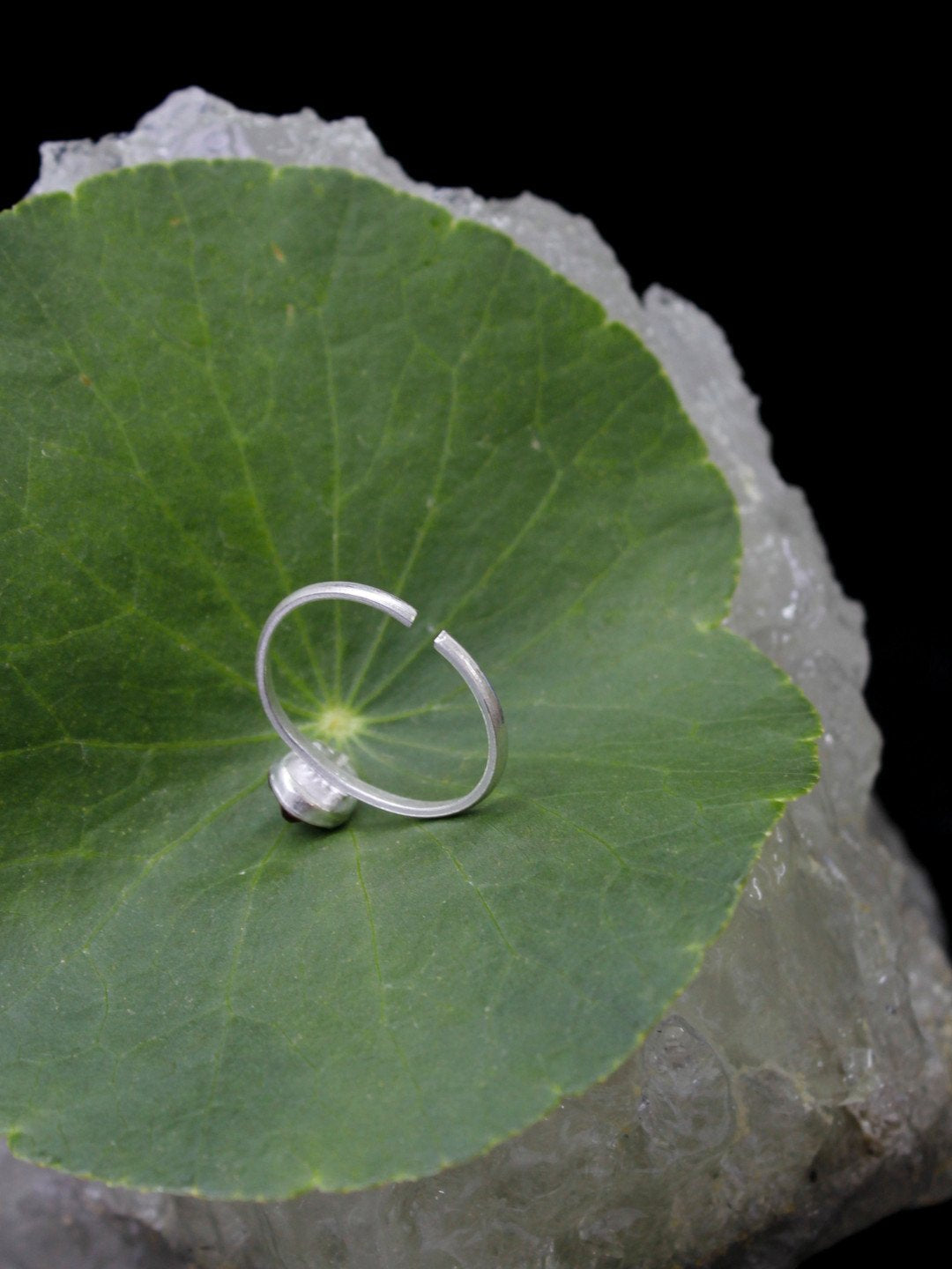 Oxidised Silver Plated Tear Design Adjustable Red Color Toe ring