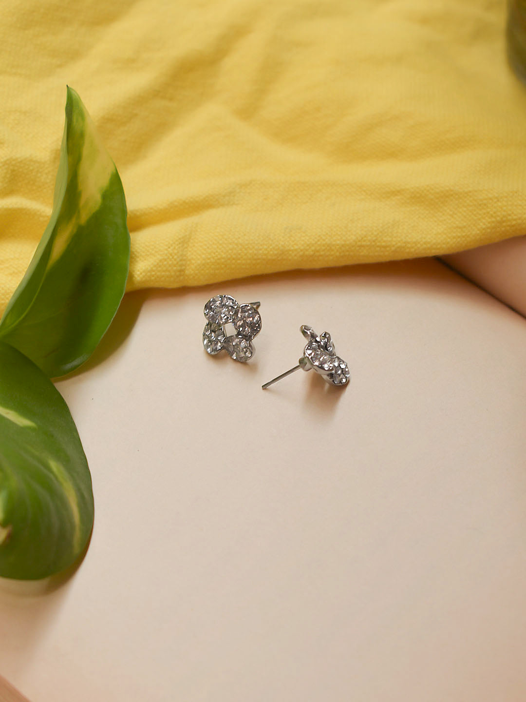 Silver Plated Floral Design White Color Stones Stud Earring