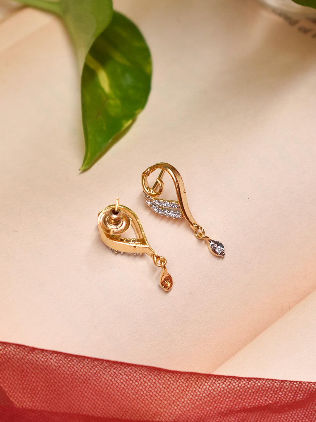 Avismaya Gold Plated Geometric Design CZ Stones Pendant Set