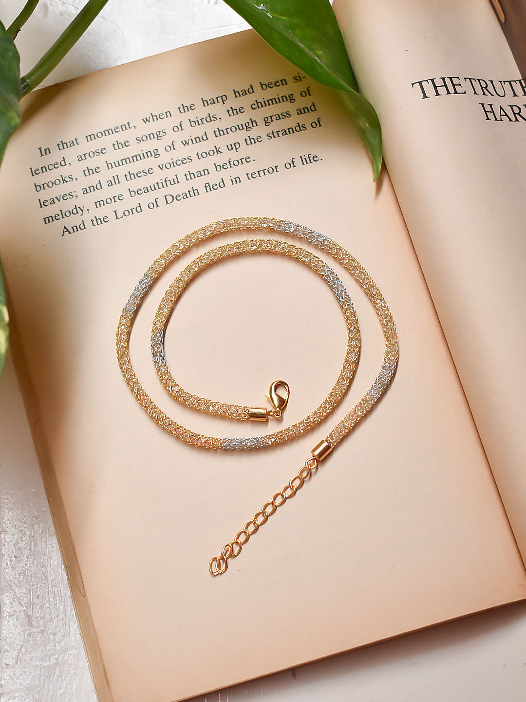 Dual Toned Geometric Design Medium Chain Necklace