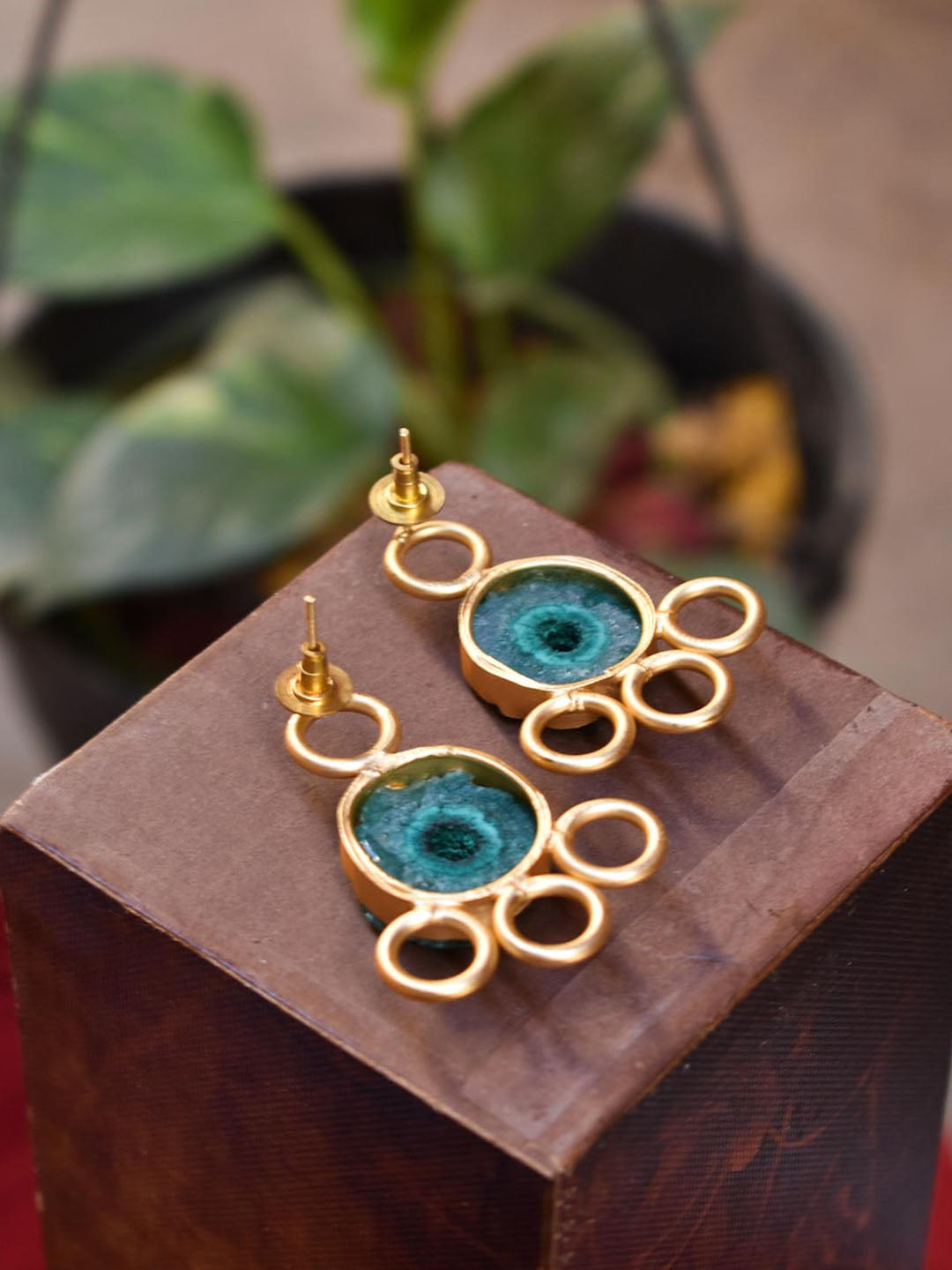 Avismaya High Quality Gold Plated Circular Shape Blue Color Druzy Stone Stud Earring