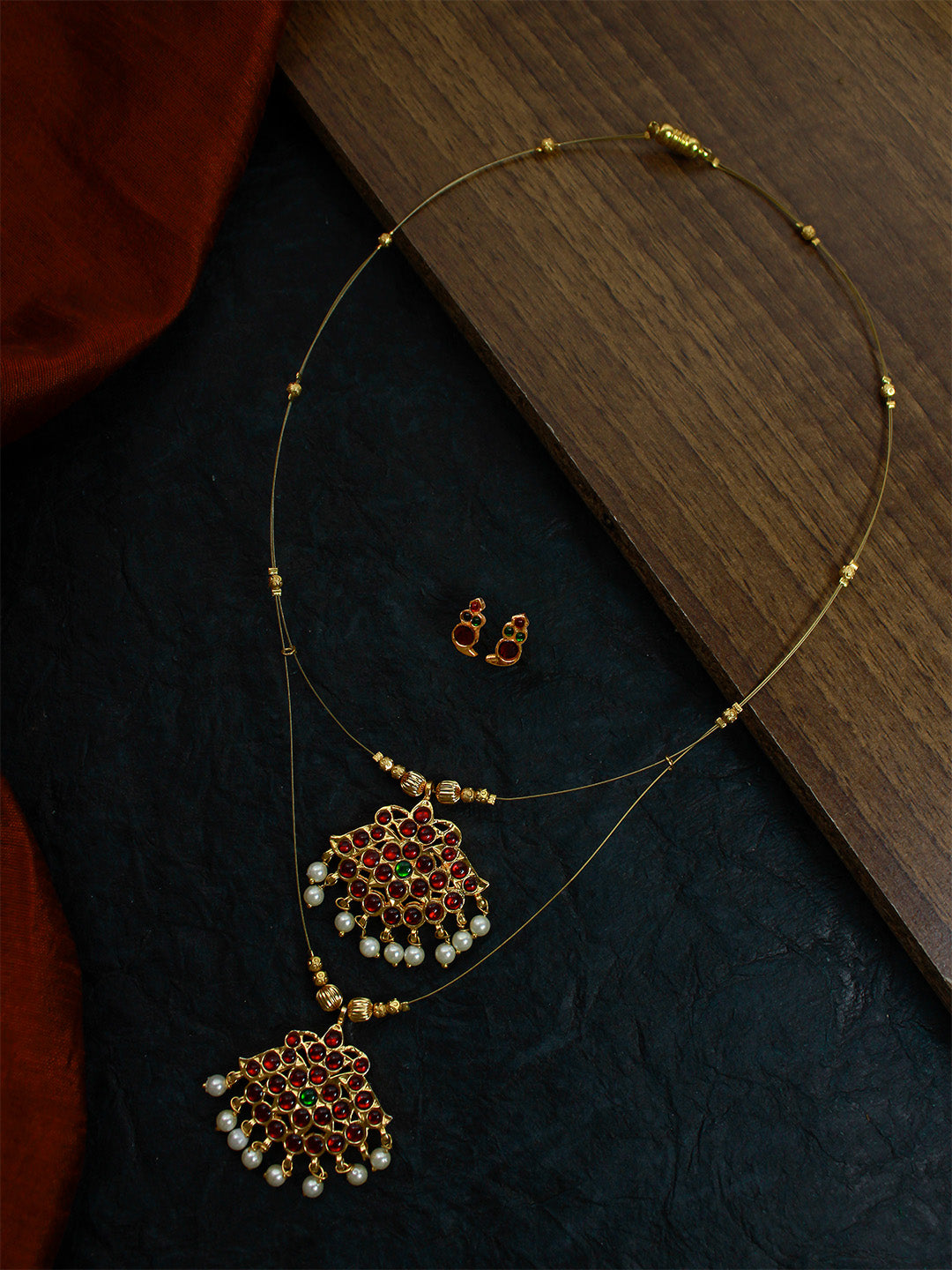 Red Green Antique Gold Kemp Stone 2 Layered Necklace Set