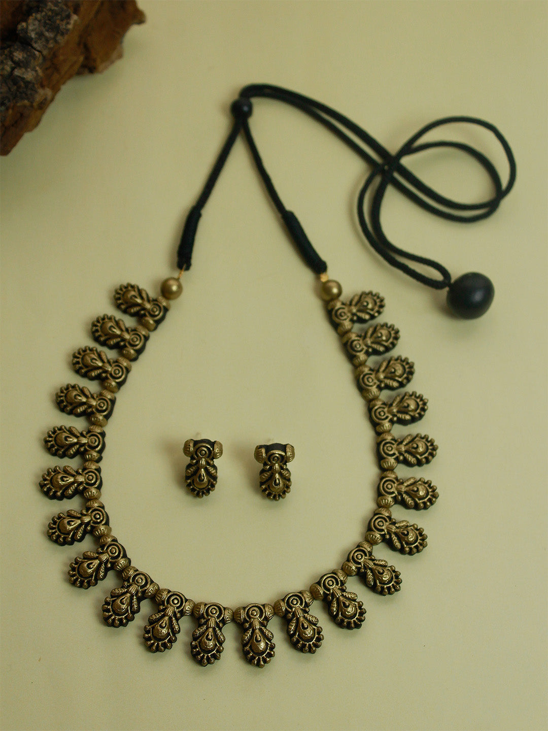 Antique Gold Leaf Design Contemporary Terracotta Necklace Set