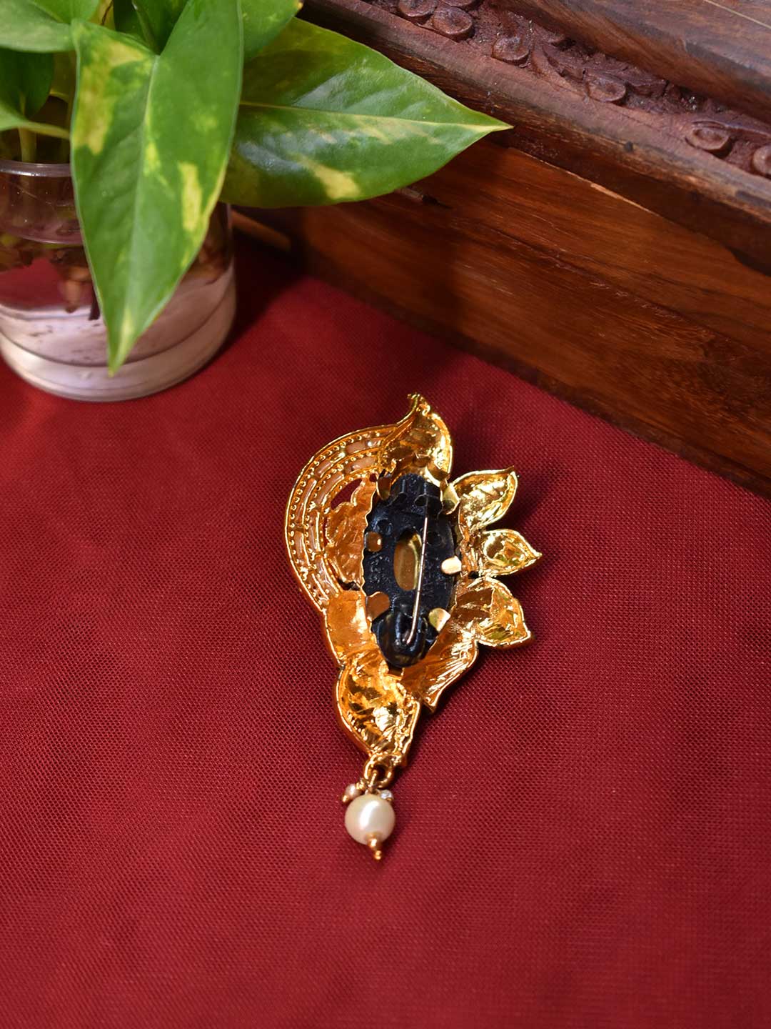 Avismaya High Quality Antique Gold Plated Floral Design With Pearls Saree Pin