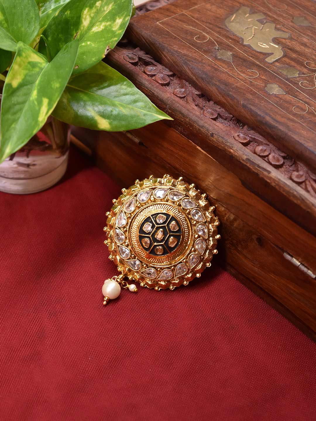 High Quality Antique Gold Plated Circular Shape Tear Drop Design White Color Stones Black Color Enamel Painted Saree Pin