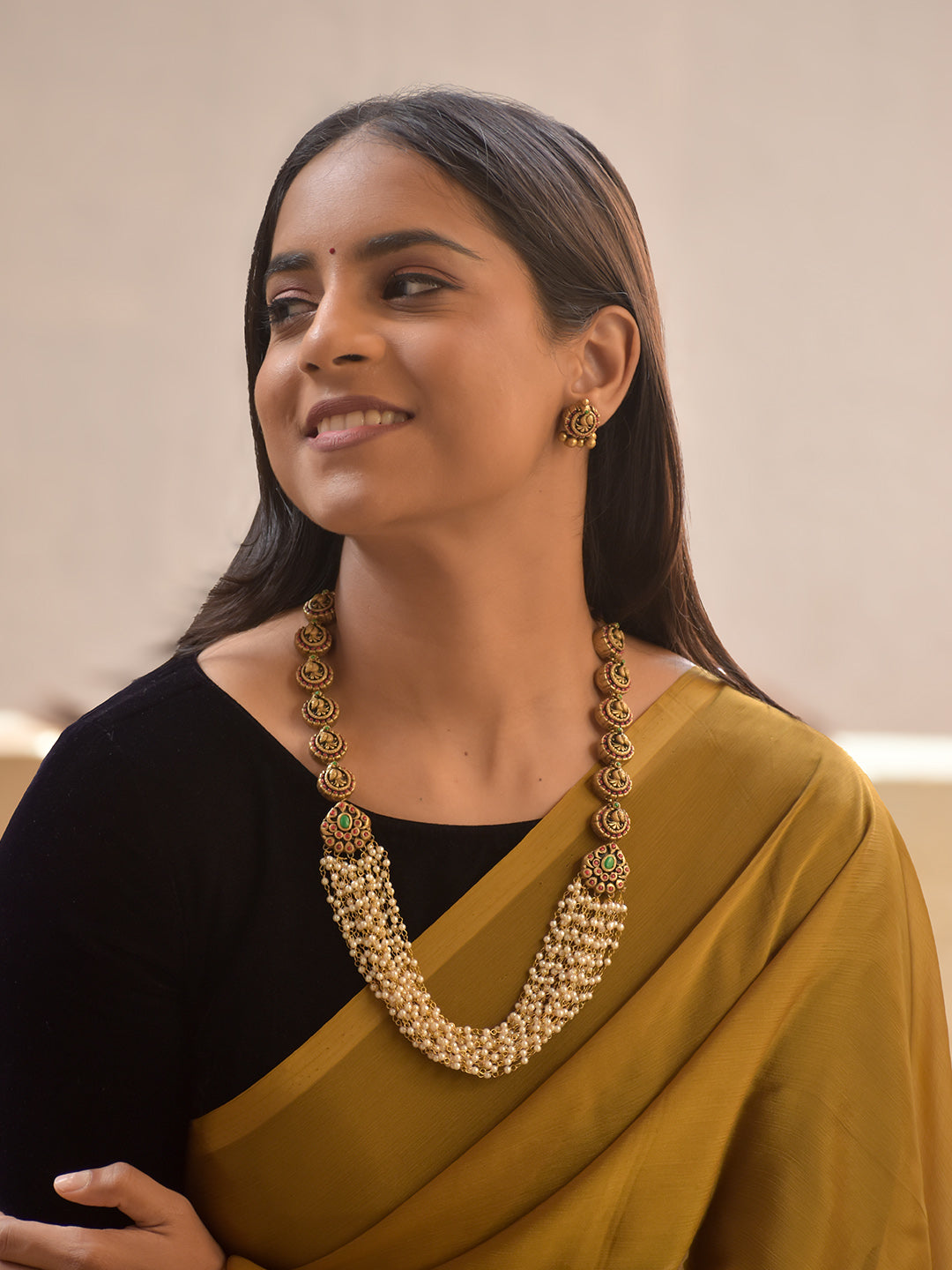 Ratnaveni – Handmade Terracotta Antique Floral Necklace Set with Emerald Detailing and Multi-Layer Pearl Strings