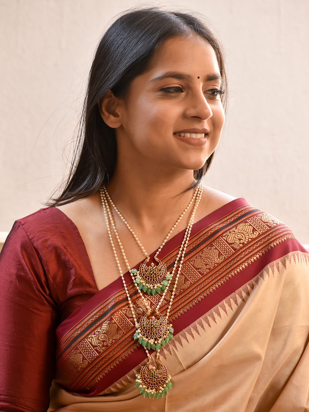 Original Kemp stones 3 Pendants in 3 layered Pearls Chain in Green Onyx Beads & Pearls