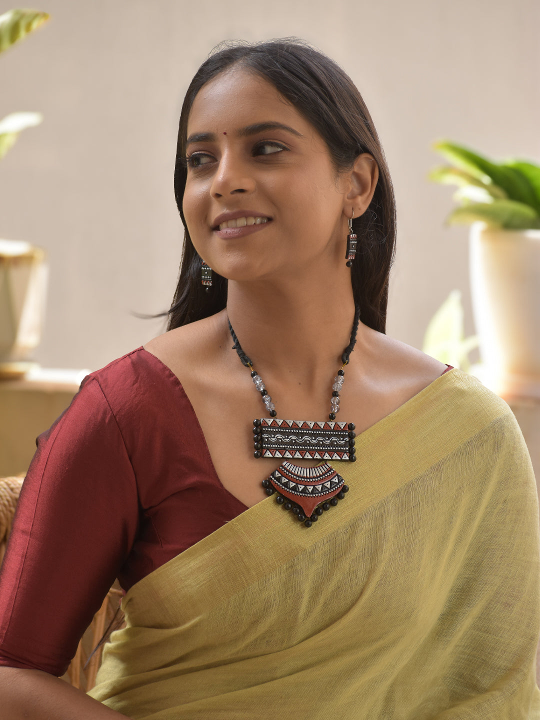 Tribal Tale Terracotta Necklace Set – Hand-Painted Red, Black & White Geometric Design Earrings