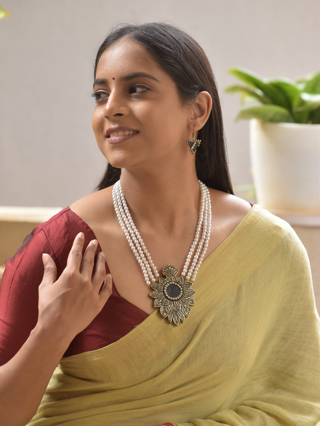 Black Sunburst Terracotta Pendant Set with Pearl Strands Drop Earrings