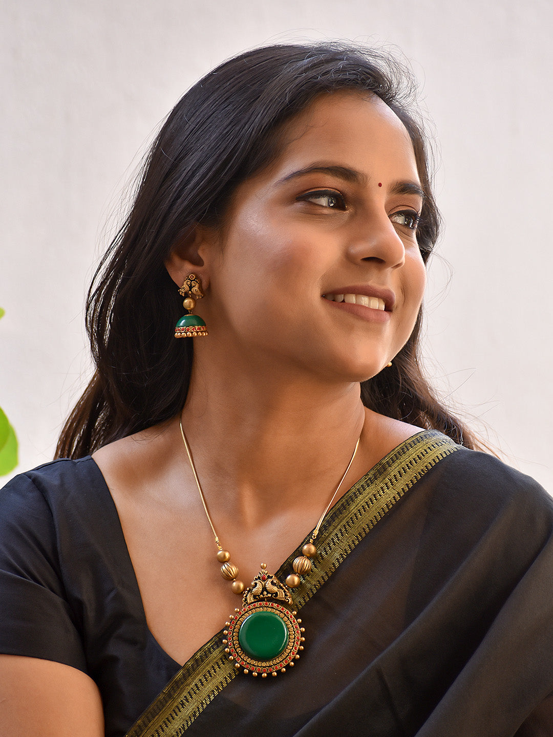 Beautifully Handcrafted Circular Design Green and Gold Jewelry Set