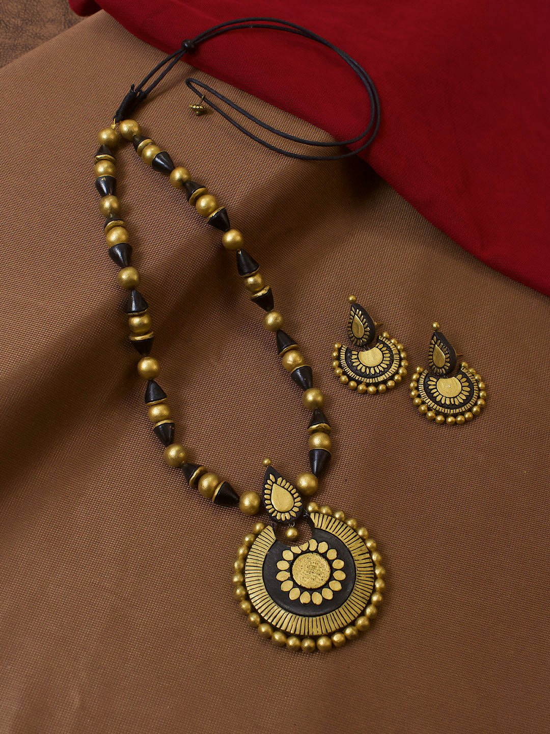 Antique Gold Toned Circular Shape Floral Design Pendant Medium Handmade Terracotta Necklace Set