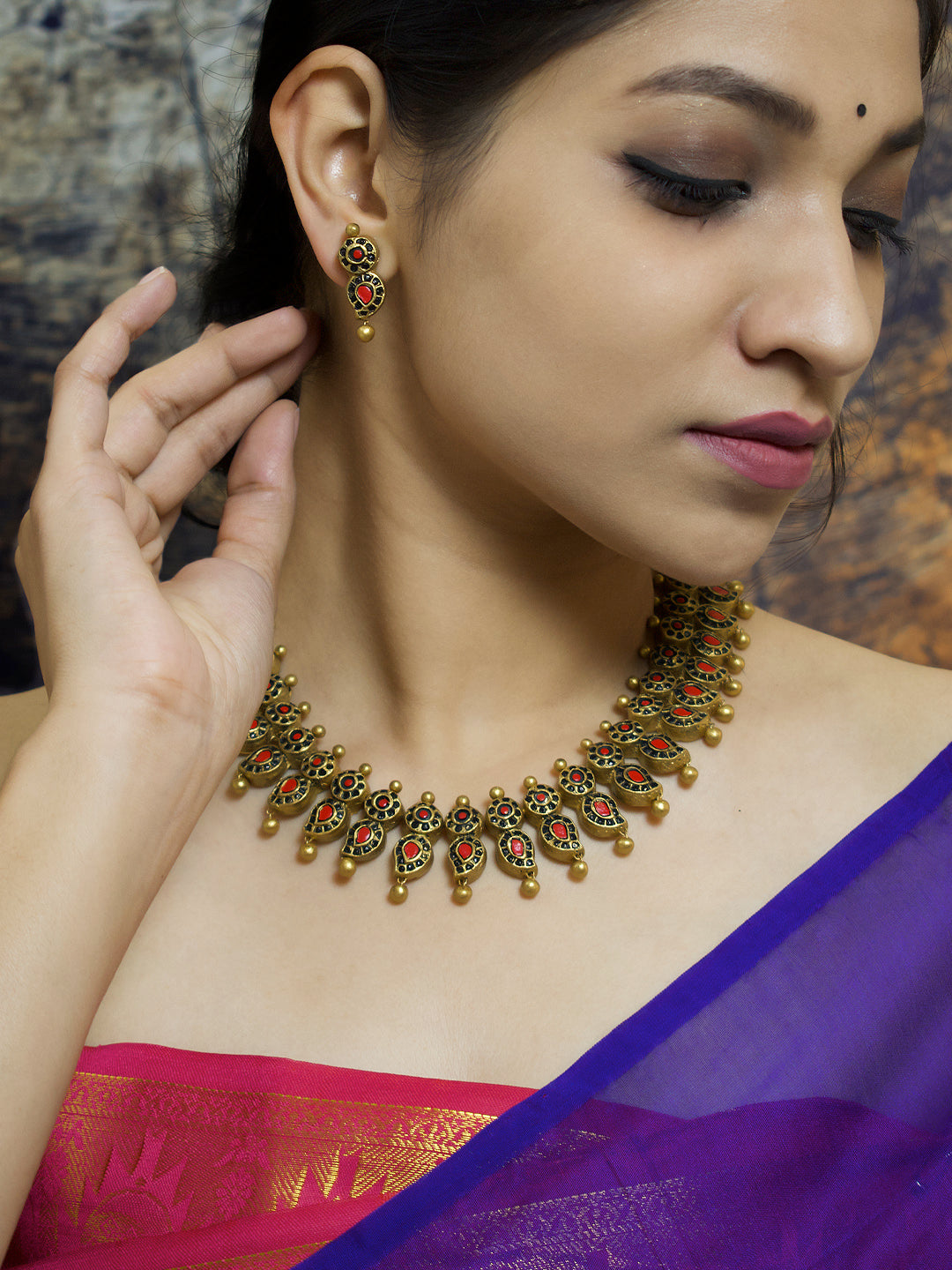 Antique Gold Toned Red And Black Color Mango Motifs Choker Handmade Terracotta Necklace Set