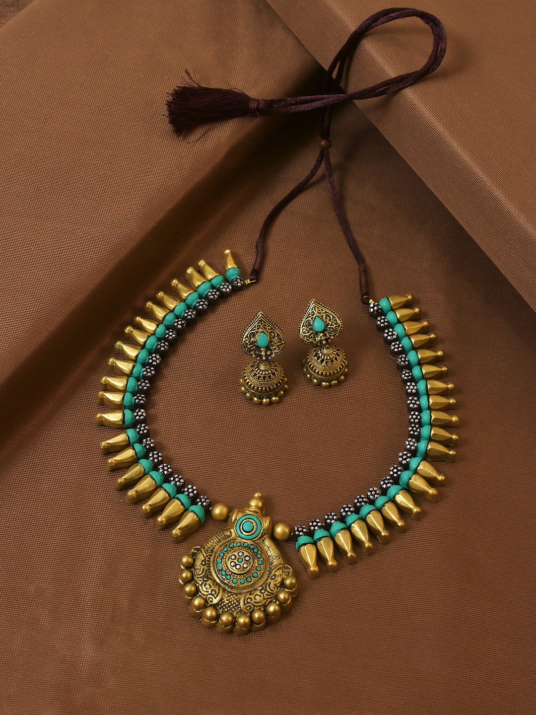 Antique Gold Toned Circular Shape Pendant Pastel Design Buds Green And Silver Color Terracotta Choker Necklace Set