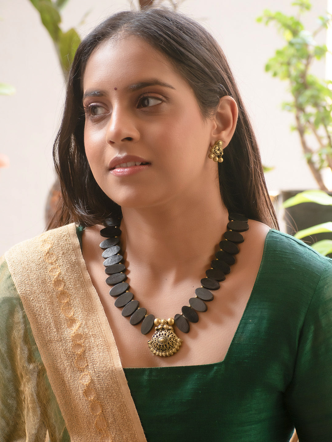 Oval Design Hand Painted Finish Terracotta Jewelry Set