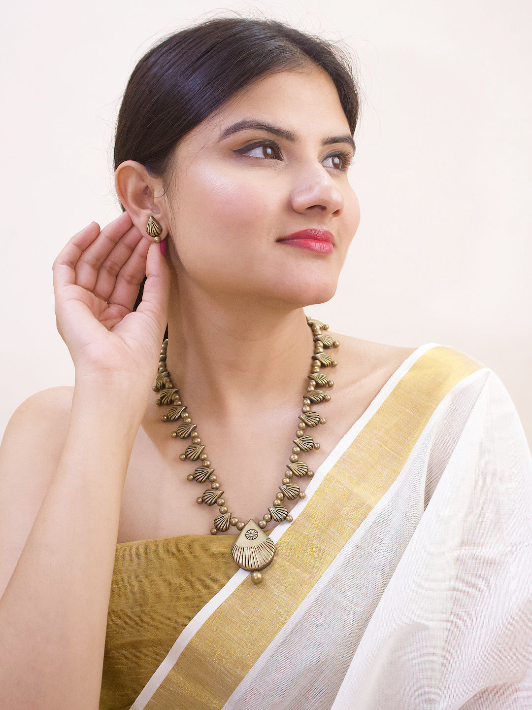 Antique Gold Toned Tear Drop Design Pendant Terracotta Jewellery Necklace Set