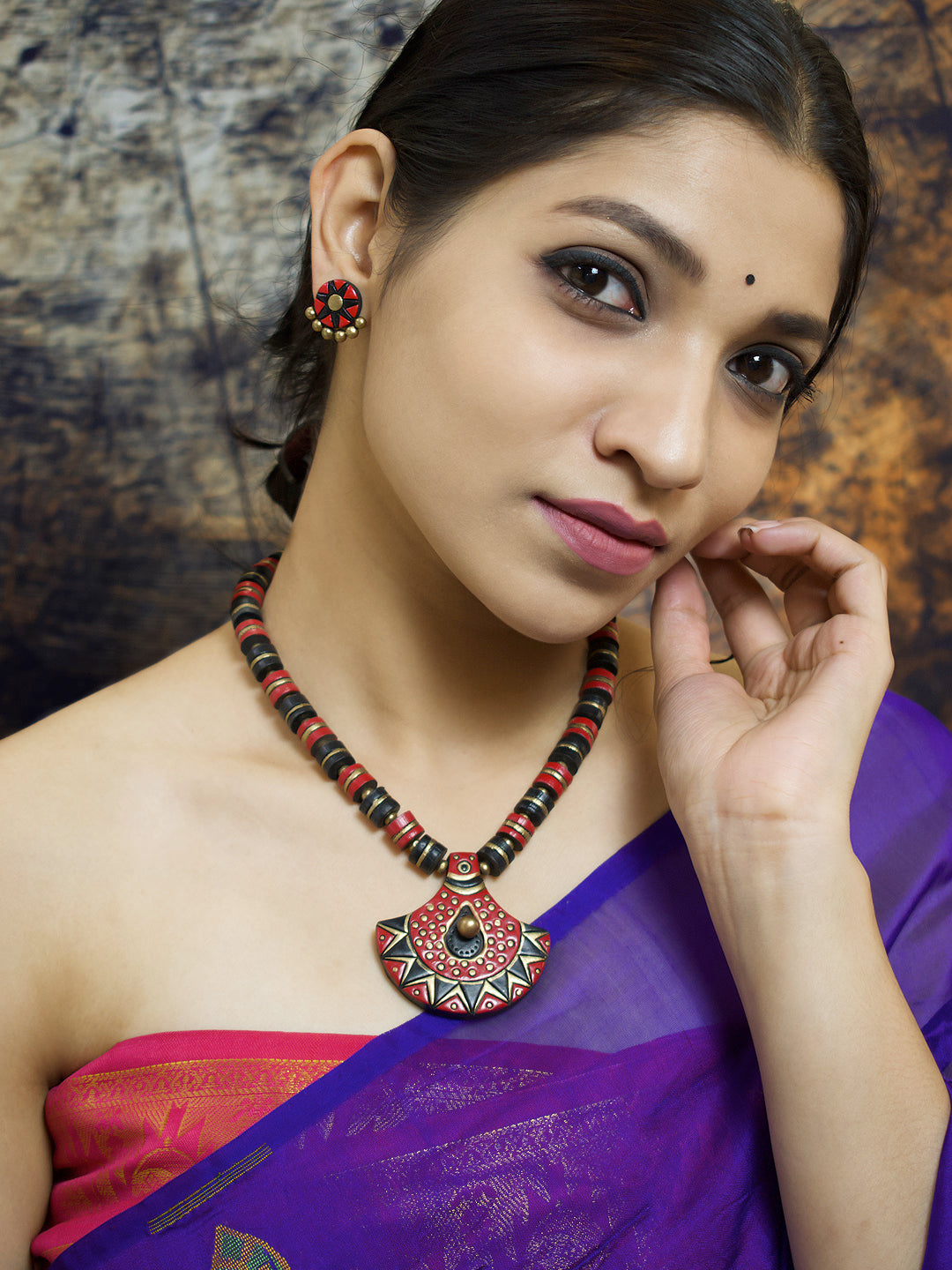 Antique Gold Toned Red And Black Color Triangle Shape Pendant Terracotta Necklace Set