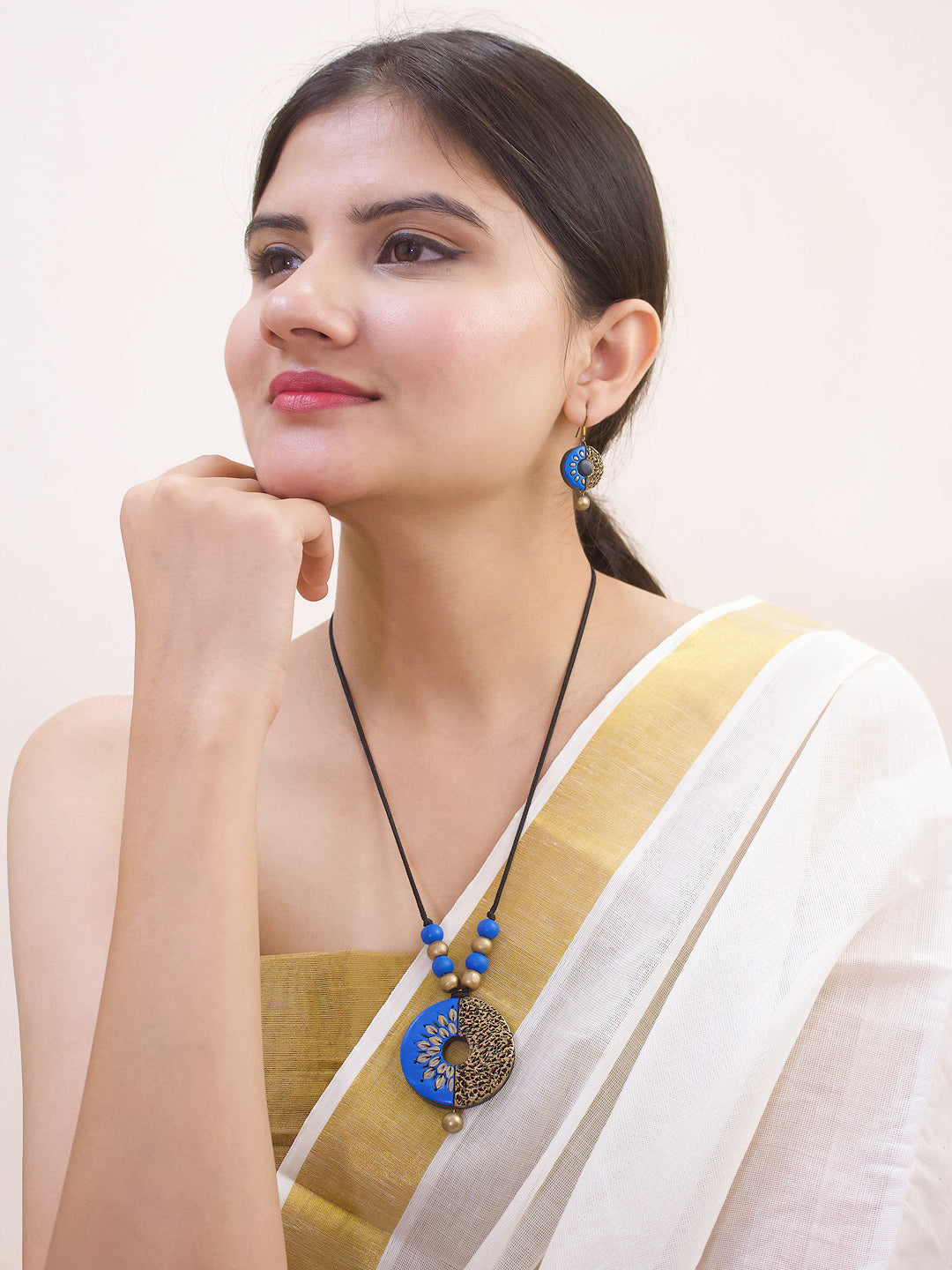 Antique Gold Toned Circular Shape Pendant Blue And Gold Color Beads Terracotta Necklace Set