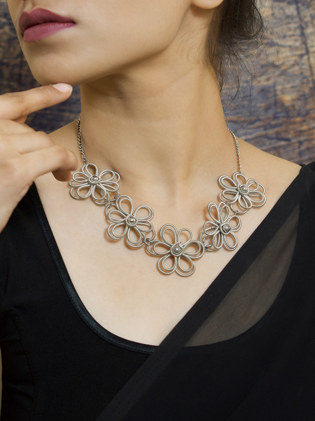 Flower Design Silver Neklace