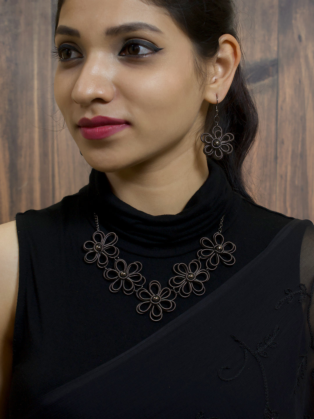 Flower Design Alloy Necklace Set