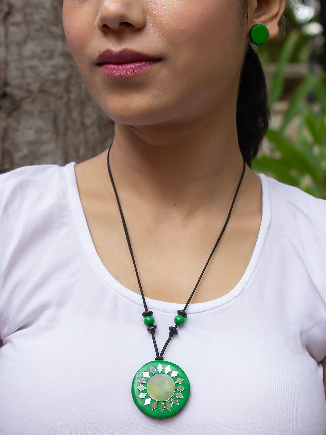Green Circular Shape Mirror Design Work Minimalistic Handmade Terracotta Necklace Set