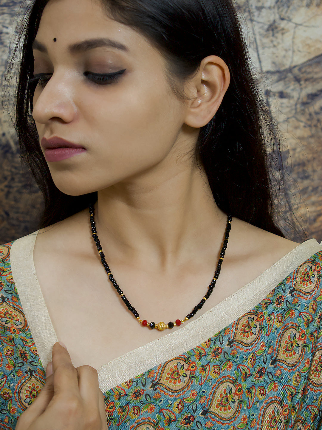 Circular Design Glass Bead Neklace