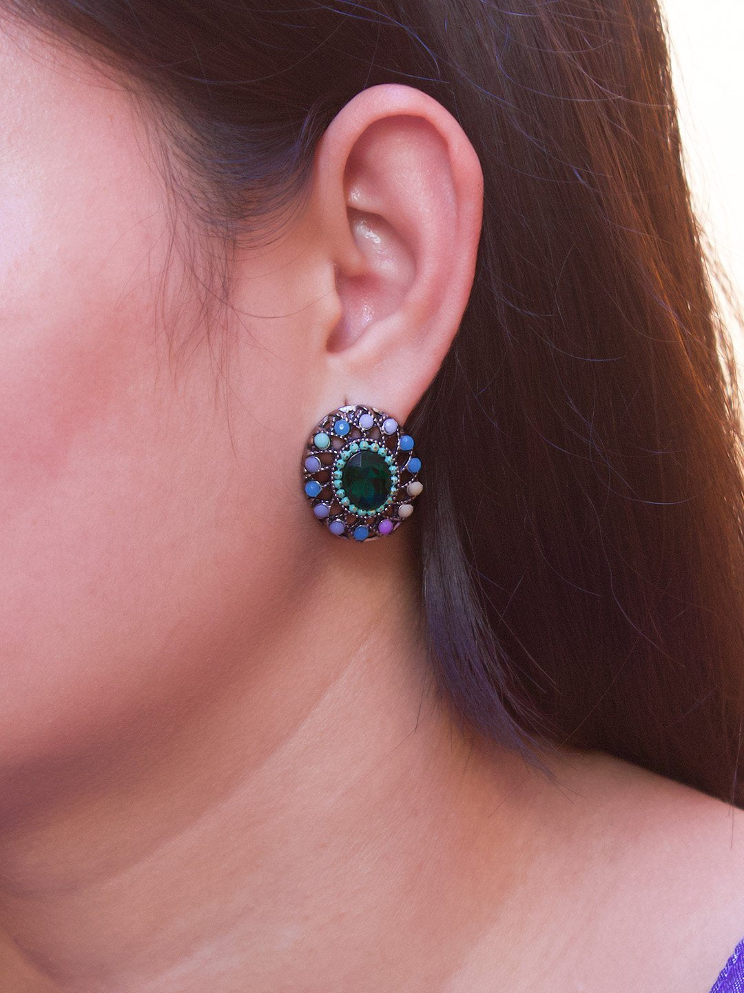 Oval Design Green Stud With Stones Earring