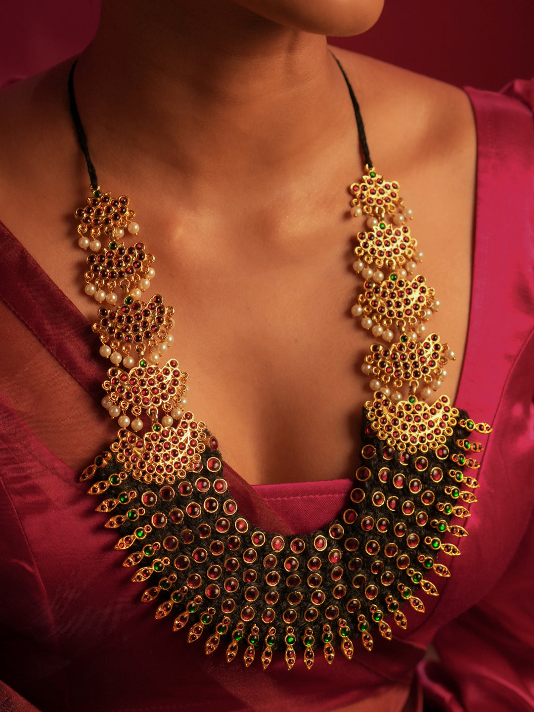 Gold Tone Temple Necklace Set- Black nethichutti