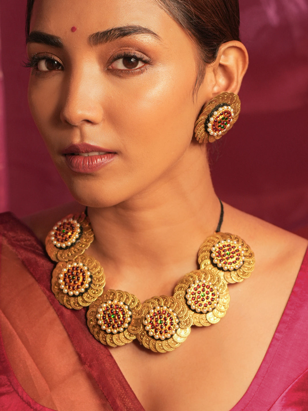 Gold Tone Temple Necklace Set-round Black