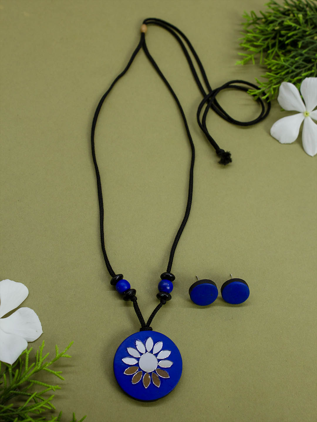 Blue Circular Shape Mirror Design Work Minimalistic Handmade Terracotta Necklace Set